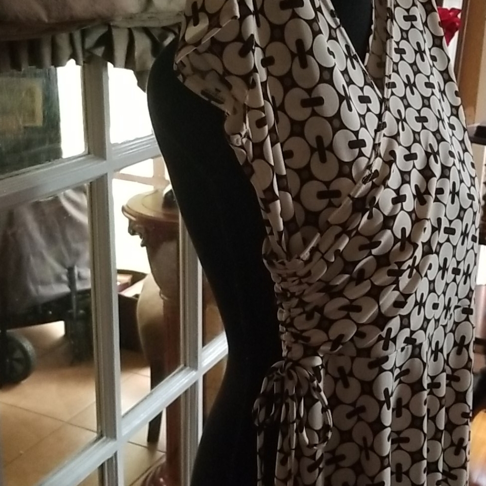 Dress - Picture 4 of 4